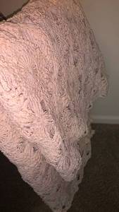 lot 1525 image: Crochet tablecloth 72 x 72