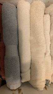 lot 1535 image: Bath towels