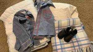 lot 1540 image: Baby lot, blankets, pillow and clothes