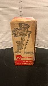 lot 1601 image: Vintage Keystone Food Chopper #20