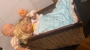 lot 1629 image: Dolls and blankets in basket