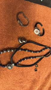 lot 1713 image: Ladies jewelry