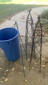 lot 3000 image: Metal Garden Obelisks Trellis 33X6