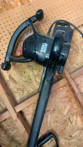 lot 3007 image: Black & Decker electric blower