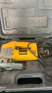 lot 3008 image: DeWalt Corded jigsaw with Case and Accessories