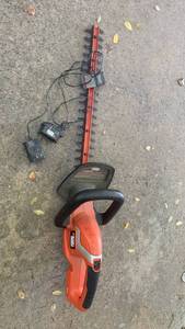 lot 3009 image: Black & Decker battery operated Black & Decker, hedge cutter no battery but does have charger