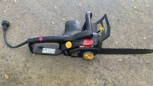 lot 3011 image: McCulloch 3.5 HP Electric Chainsaw MCC3516F