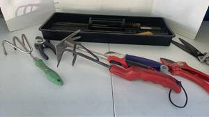 lot 3014 image: Garden tools