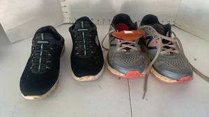 lot 3016 image: Womens Garden sneakers size 8