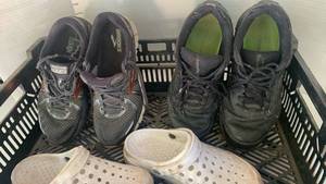 lot 3018 image: Mens garden sneakers 11 and womens garden sandal size 9