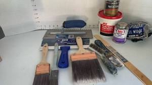 lot 3039 image: Painting supplies