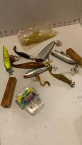 lot 3108 image: Fishing Lures