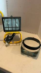 lot 3127 image: Portable Work Light with Stand and Magnifying Lens Visor