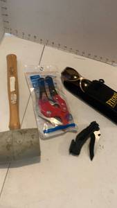 lot 3136 image: Mallet, pipe cutters, pocket knife and safety glasses