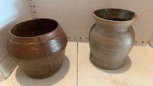 lot 3140 image: 2 pottery pieces