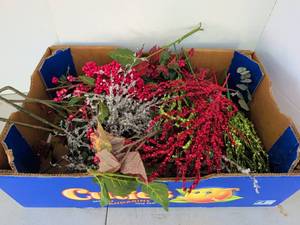 lot 3217 image: Fake floral Bundle Red Berries Babys Breath Celosia