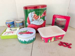 lot 3231 image: Christmas Decorative Storage Containers and Mugs Lot ,