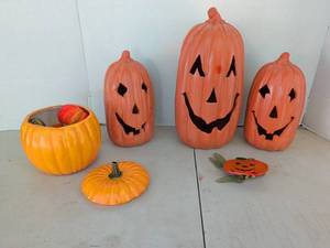 lot 3241 image: Halloween Pumpkin Decorations largest is 14in tall