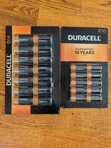 lot 3246 image: Duracell D14 and C10 Alkaline Batteries Lot 24 Count