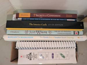 lot 3302 image: Lot of Books Including Essential Oils Pocket Reference and The Pill Book 9th Edition