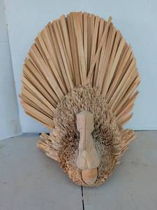 lot 3332 image: Hand-Carved Wooden Turkey Figurine Decorative Sculpture 18x15