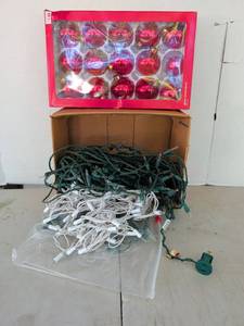 lot 3345 image: Gloss Ornaments 20-piece Set Red Shatterproof with Light String