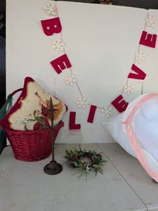 lot 3350 image: Holiday D�cor Lot Red Basket Stocking Holder Wreath Garland and fluff filling
