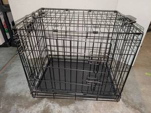 lot 3402 image: 20x15x18 pet crate