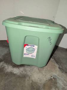 lot 3404 image: Home DuraBilt Storage Container with Lid Green