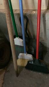 lot 3507 image: Brooms and dust pan