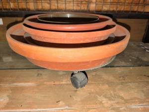 lot 3607 image: Terracotta and plastic drop trays and plant stand with Casters