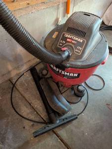 lot 3617 image: Craftsman 16 Gallon Wet Dry Vacuum 5.75 HP 170 MPH