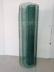 lot 3625 image: Green Wire Mesh Fencing Roll Garden Fence Panel 25in wide