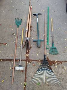 lot 3631 image: Garden Tool Set Spade Shovel Rake Hoe Cultivator Pruner