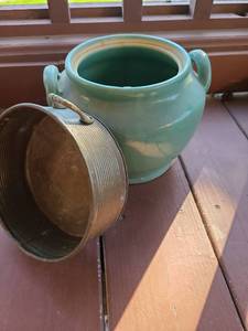 lot 4103 image: Ceramic flower pot, 7x9, brass planter, 2.5x7