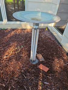 lot 4212 image: Metal and wood bird bath,  39X26.