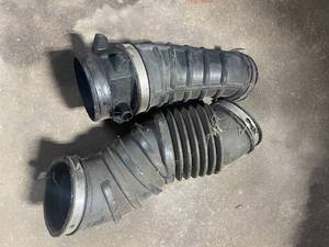 lot 115 image: 1999-2003 Ford 7.3L Air Intake Boots With Center Adapter