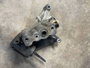 lot 114 image: 1999-2003 Ford 7.3L Turbo Pedestal