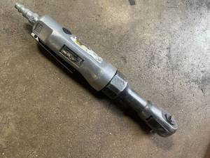 lot 117 image: 38 Chicago Pneumatic Air Ratchet