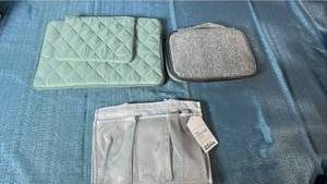 lot 2055 image: Lot of 3 Small Bags.
