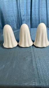 lot 3005 image: Large Blank Ceramics Ghost - Bullseyes Playground, LOT OF 3