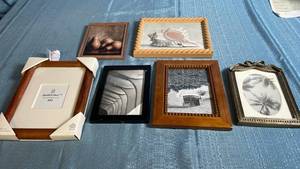 lot 3020 image: Picture Frames and wall decor Lot 6 Pieces Assorted Sizes Wood Metal