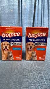 lot 3041 image: Bounce Megasheets Pet Hair & Lint Guard Fresh Scent 30 Sheets 8.7 x 12.6 inches - Lot of 2