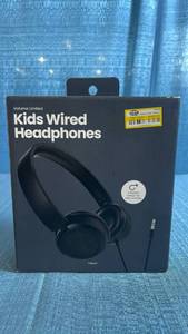 lot 8004 image: Volume Limited Kids Wired Headphones 3.5mm Audio Jack