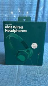 lot 8012 image: Kids Wired Headphones 3.5mm Audio Jack Volume Limited 85dB