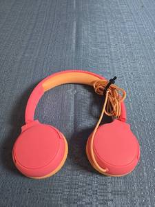 lot 8069 image: Kids Wired Headphones T1235