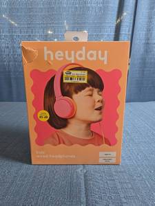lot 8070 image: heyday Kids Wired Headphones 3.5mm Aux Plug 85dB Volume Limited Ages 6