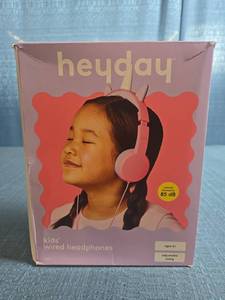 lot 8079 image: heydduq Kids Wired Headphones 85 dB Volume Limit Adjustable