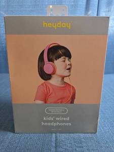lot 8080 image: heydaq Kids Wired Headphones 85 Decibels Volume Limited 1 Pair