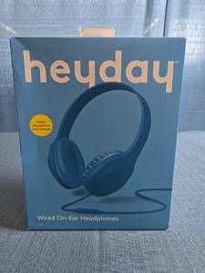 lot 8081 image: heyday Wired On-Ear Headphones with Inline Microphone Remote 3.5mm AUX